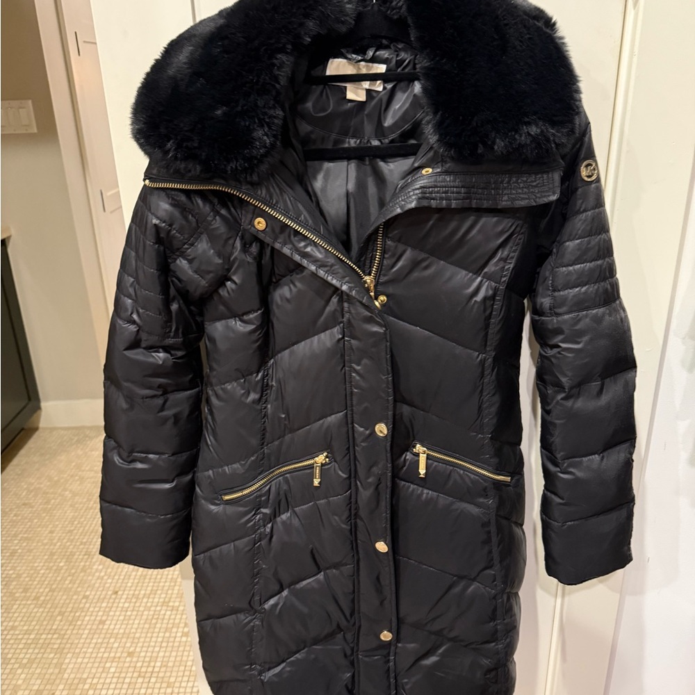 MICHAEL Michael Kors Black Puffer Coat with Faux Fur Collar